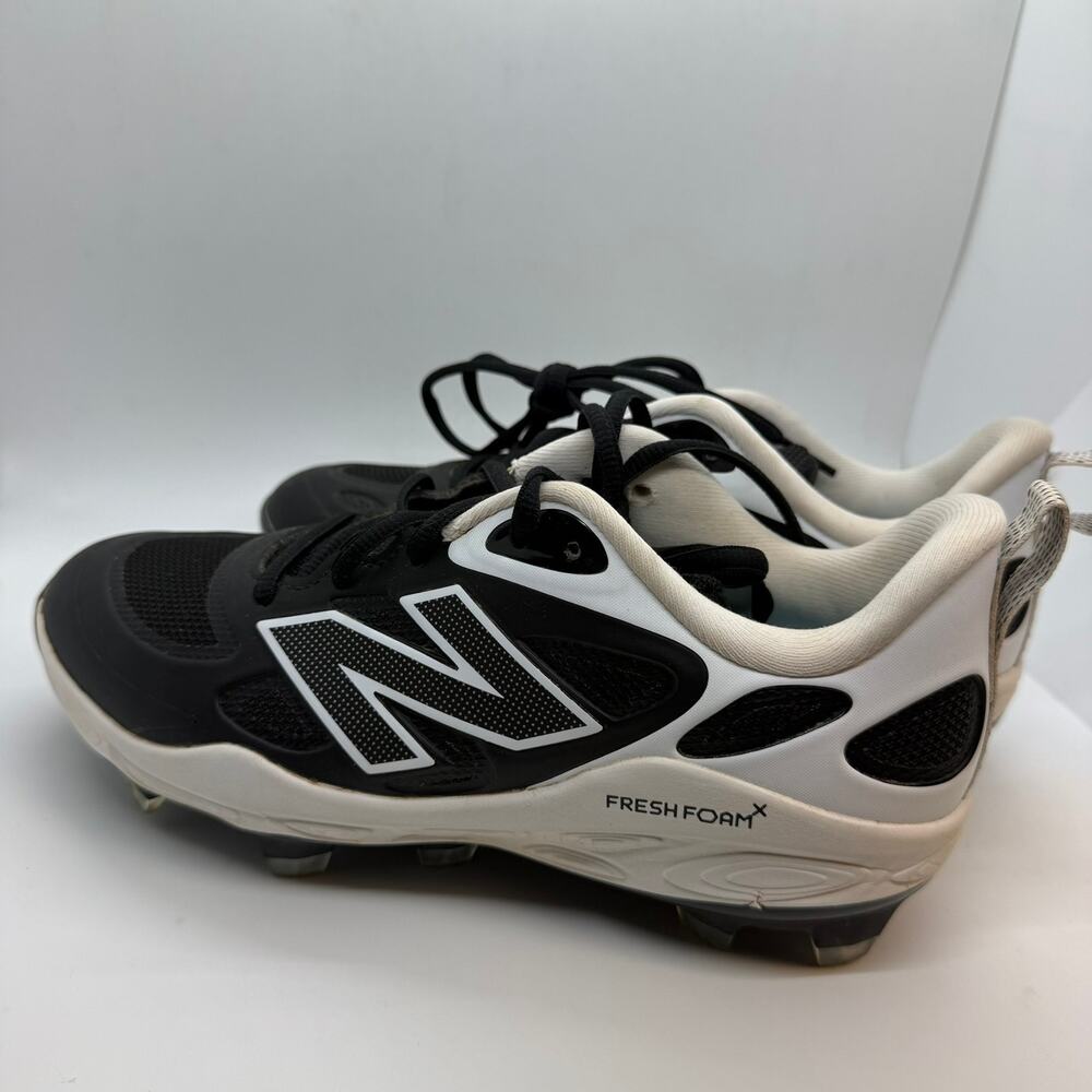New Balance Fresh Foam Velo v4 Molded Softball Sneakers Women's Size 8 SPVELOK4